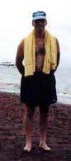 mike_on_beach_after_snorkeling.JPG (14055 bytes)